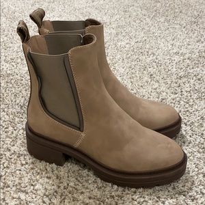 Beige chelsea boots